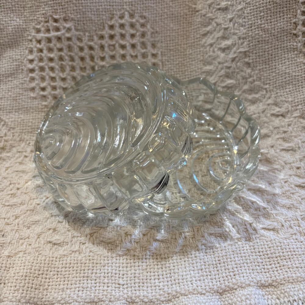 Scalloped circular trinket/ring dish set fits together